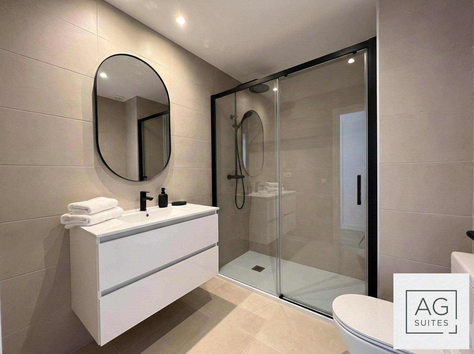 Rocha Golden Cliff Apartment modern bathroom